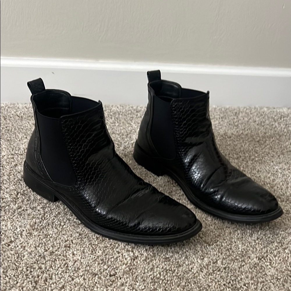 Steve Madden Black Chelsea Boots Ankle Height Elastic Panels